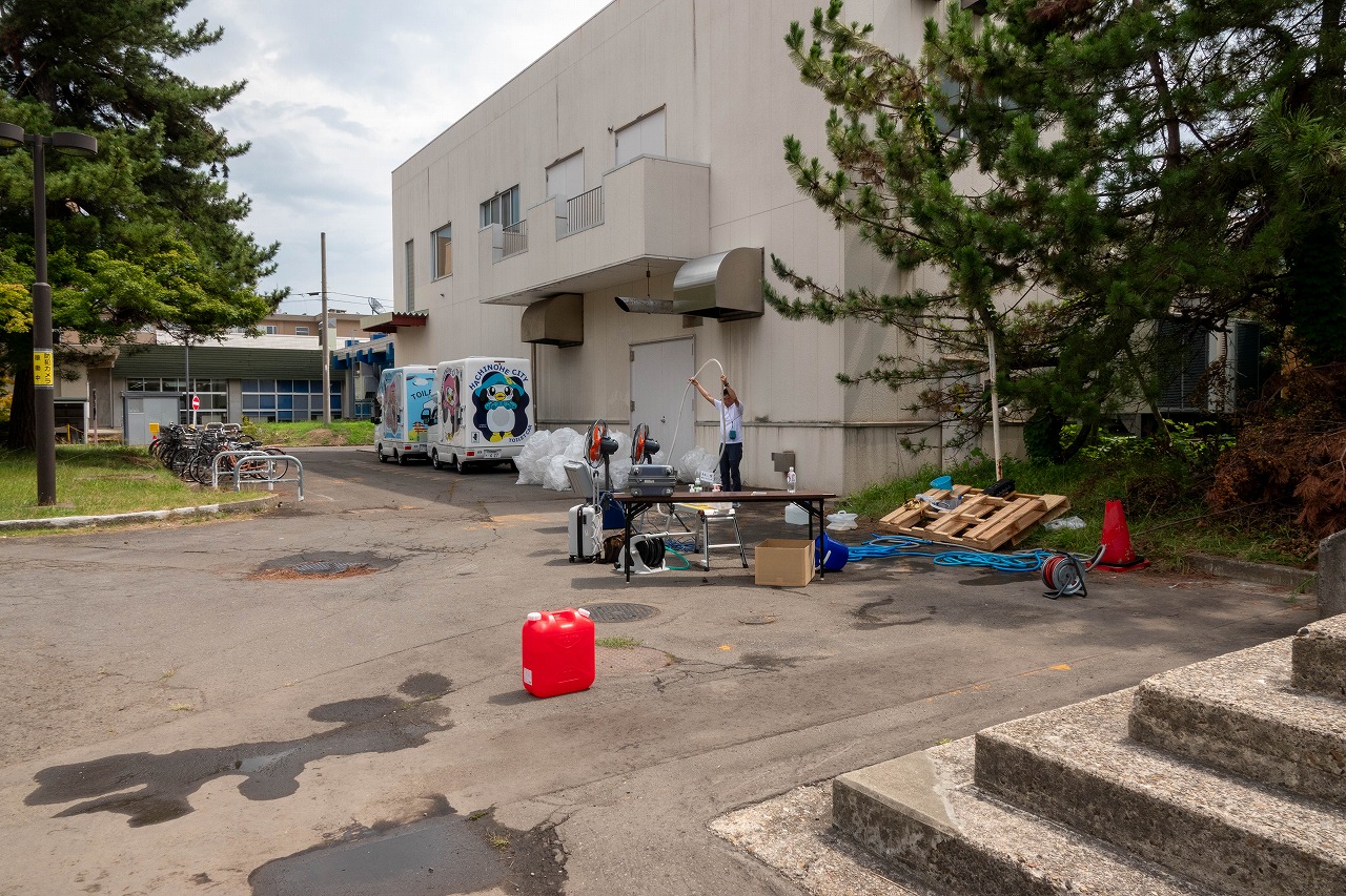 避難所用シャワーの設置前の様子